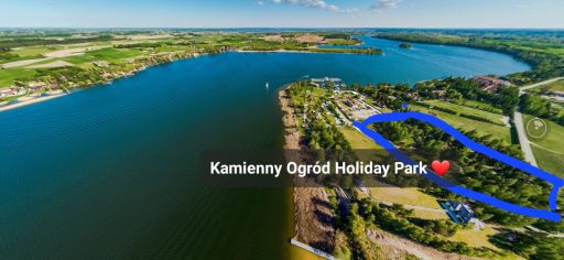 Kamienny Ogród Holiday Park consists of 6 comfortable 2-bedroom villas in a private 2-hectare park in Masuria on Lake Tałty in Stare Sady, 5 km from Mikołajki